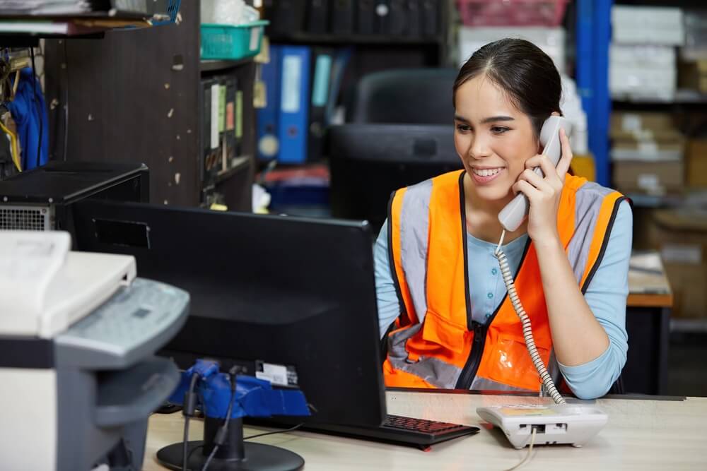 técnico em logística: comunicação com fornecedores e outras empresas
